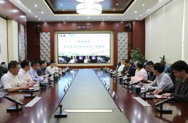 王石到访正泰 共商零碳合作新未来